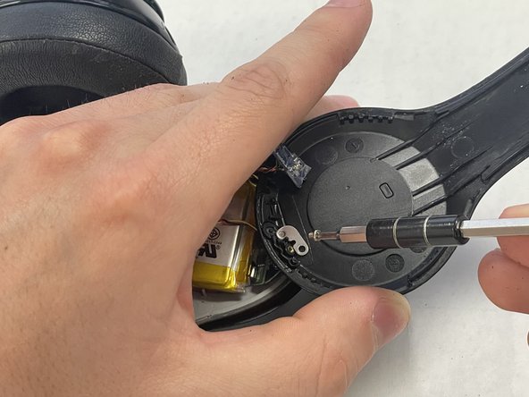 Beats Solo 2 Wireless Power Button Replacement: crwdns2935265:03crwdnd2935265:02crwdnd2935265:03crwdne2935265:0