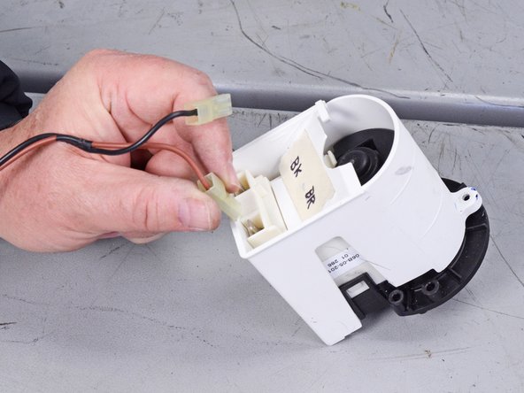 LG Front Load Washing Machine Drain Pump Motor Replacement, Disconnect the pump motor: crwdns2935265:041crwdnd2935265:03crwdnd2935265:03crwdne2935265:0