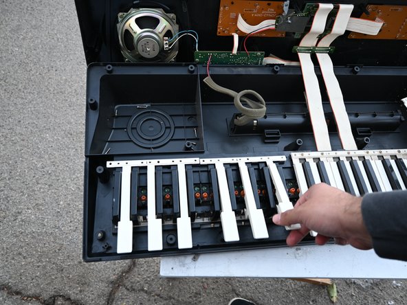 How to Fix Unresponsive Keys for an Optimus Concertmate 980: step 9, image 2 of 3