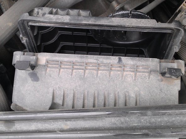 1997-2003 Pontiac Grand Prix GT Air Filter Replacement, Removing the Air Filter Box Cover: crwdns2935265:05crwdnd2935265:03crwdnd2935265:03crwdne2935265:0