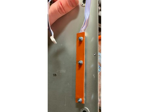 MacBook Pro Screen Conversion, Mounting the Menu Button bar: crwdns2935265:010crwdnd2935265:02crwdnd2935265:03crwdne2935265:0