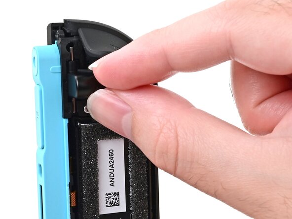 Joy-Con 2 (Left) Battery Replacement, Remove the release button: crwdns2935265:012crwdnd2935265:01crwdnd2935265:02crwdne2935265:0