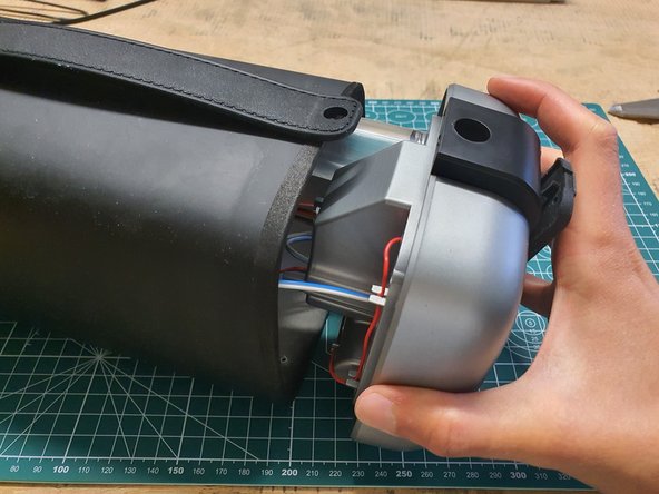 Dual BT 10 Mainboard Disassembly, Removing the front housing: crwdns2935265:03crwdnd2935265:02crwdnd2935265:02crwdne2935265:0