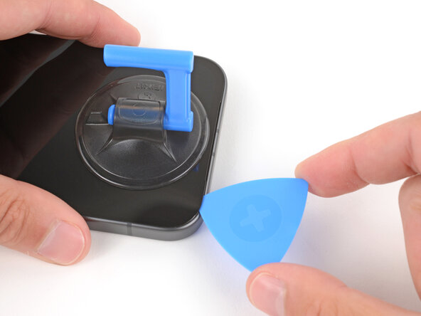 Google Pixel 9a Screen Replacement, Separate the top edge adhesive: crwdns2935265:07crwdnd2935265:03crwdnd2935265:03crwdne2935265:0