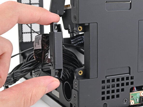 Framework Desktop Antennas Replacement, Remove the left antenna: Schritt 36, Bild 2 von 2