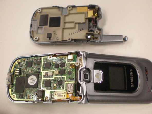 Samsung SCH-A890 Back Cover Replacement: crwdns2935265:04crwdnd2935265:02crwdnd2935265:02crwdne2935265:0