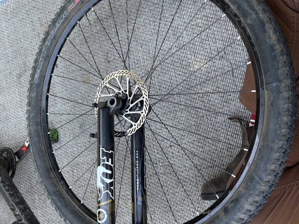 Fox32 Mountain Bike Front Air Suspension Fork Seal and Oil Replacement: étape 10, image 1 de 3