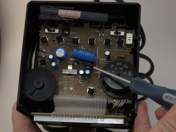 Sony ICF-C1T Speaker Replacement: crwdns2935265:04crwdnd2935265:02crwdnd2935265:02crwdne2935265:0