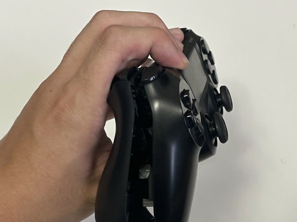 How to Clean The R2 and L2 Buttons on a Dualshock 4 CUH-ZCT2 Controller: crwdns2935265:00crwdnd2935265:01crwdnd2935265:02crwdne2935265:0