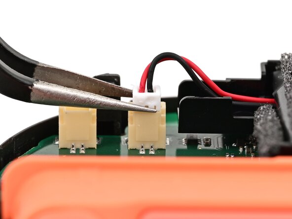 Joy-Con 2 (Right) Battery Replacement, Disconnect the battery: crwdns2935265:011crwdnd2935265:01crwdnd2935265:02crwdne2935265:0