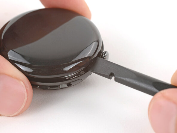 Google Pixel Watch 4 Screen Replacement, Separate the screen: adım 19, 2 resimden 2.