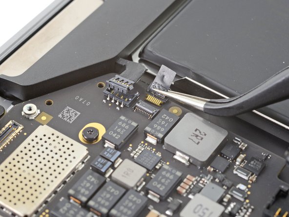 MacBook Air 13" Late 2020 Logic Board Replacement, Disconnect the microphone cable: crwdns2935265:020crwdnd2935265:03crwdnd2935265:03crwdne2935265:0