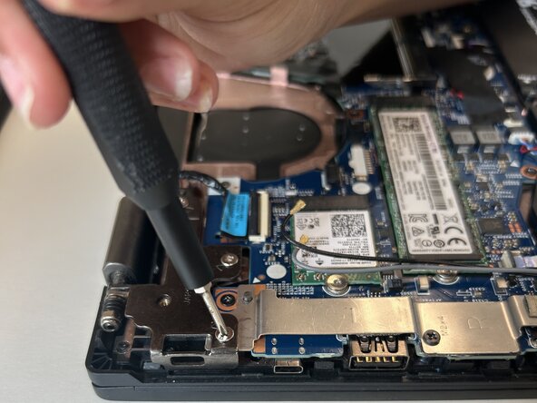 Lenovo ThinkPad L390 Motherboard Replacement, Removing Side Pieces: crwdns2935265:07crwdnd2935265:02crwdnd2935265:03crwdne2935265:0