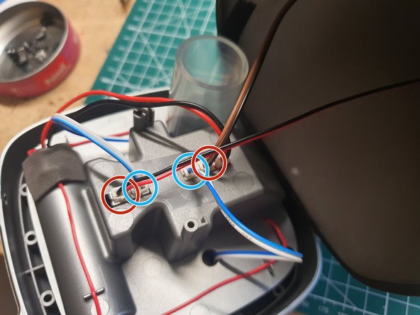 Dual BT 10 Mainboard Disassembly, Disconnecting the components: crwdns2935265:04crwdnd2935265:02crwdnd2935265:02crwdne2935265:0