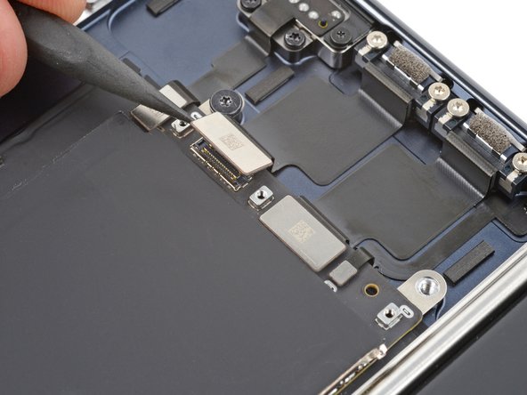 MacBook Air 15" 2024 Thunderbolt Ports Replacement, Disconnect the Thunderbolt ports: crwdns2935265:019crwdnd2935265:02crwdnd2935265:03crwdne2935265:0