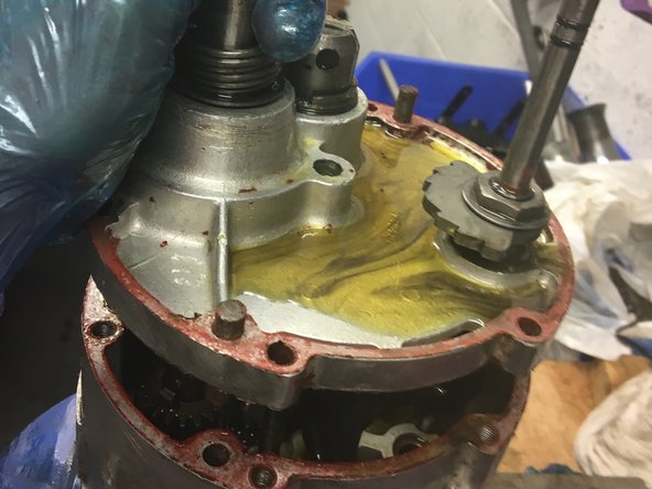 AJS/Matchless Lightweight Gearbox Overhaul, Separate the gearbox halves: crwdns2935265:010crwdnd2935265:03crwdnd2935265:03crwdne2935265:0