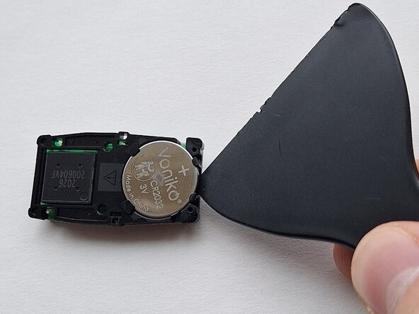 Subaru Smart Key Fob Model 14AHK Battery Replacement: step 4, image 1 of 1