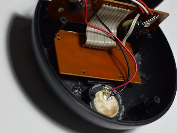 Amazon Basics Alarm Clock Teardown, Remove top PCB: crwdns2935265:03crwdnd2935265:02crwdnd2935265:03crwdne2935265:0