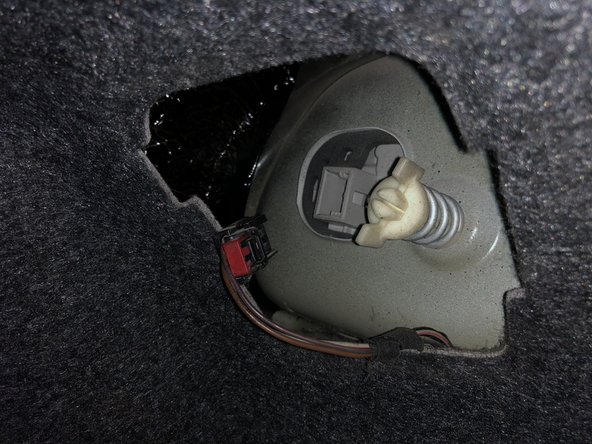 2013 Volkswagen Passat Rear Blinker Light Replacement: crwdns2935265:03crwdnd2935265:03crwdnd2935265:03crwdne2935265:0