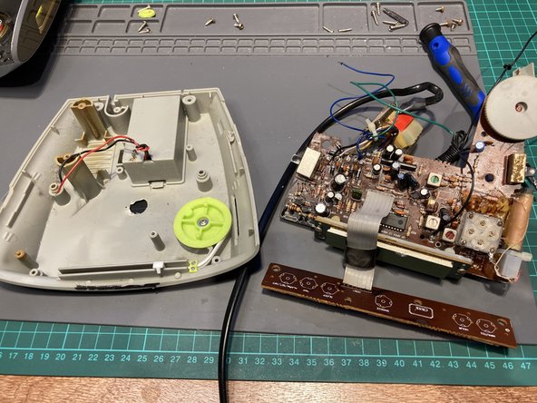 Hitachi KC30 Radio Alarm Clock Teardown