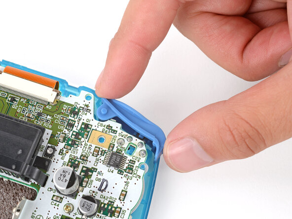 How to Reshell Your Game Boy Advance, Install the shoulder buttons: crwdns2935265:031crwdnd2935265:02crwdnd2935265:03crwdne2935265:0