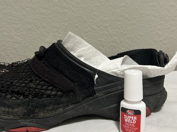 How to Fix a Torn Strap Attachment on Crocs: crwdns2935265:03crwdnd2935265:01crwdnd2935265:01crwdne2935265:0