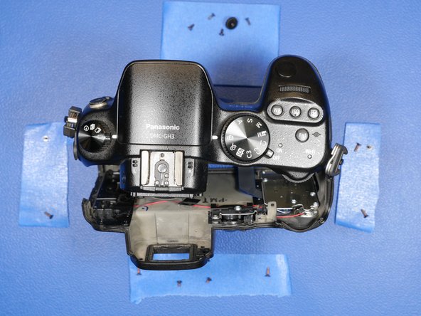 Panasonic Lumix DMC-GH3 LCD Hinge Cover Replacement: crwdns2935265:042crwdnd2935265:02crwdnd2935265:02crwdne2935265:0