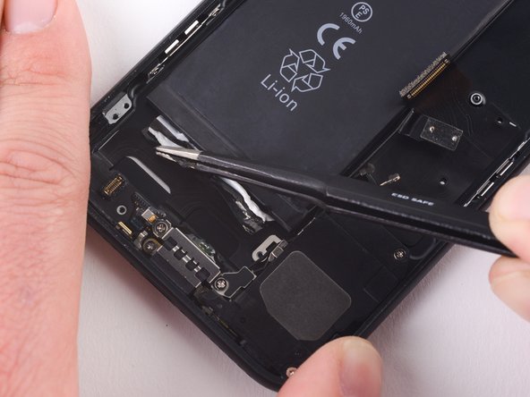 iPhone 7 Power and Volume Control Cable Replacement: crwdns2935265:050crwdnd2935265:02crwdnd2935265:02crwdne2935265:0