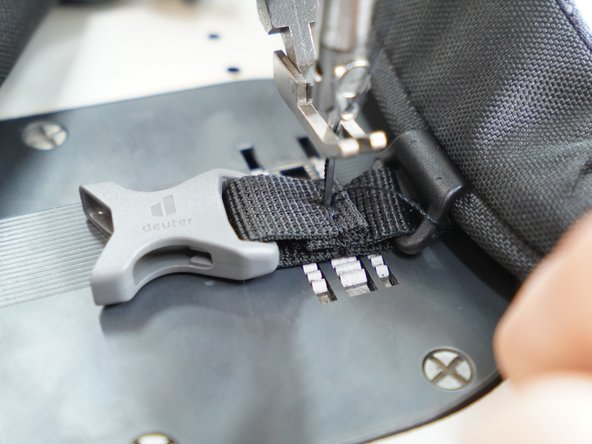 Wie repariere ich eine defekte Schnalle am Brustgurt?: 步骤 8 中的图像 1，1
