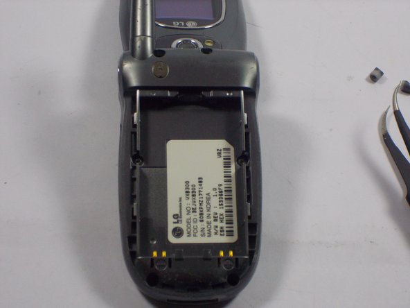 Disassembling LG VX8300 Body: crwdns2935265:03crwdnd2935265:03crwdnd2935265:03crwdne2935265:0