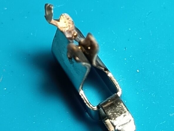 Parkside X20V 4Ah repair of broken battery contact and blown fuse, replace the broken contact: passo 3, immagine 1 di 3