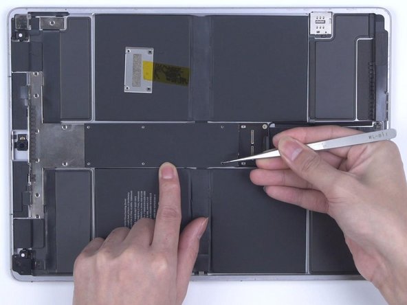 Replace connectors on iPad Pro: crwdns2935265:03crwdnd2935265:02crwdnd2935265:03crwdne2935265:0