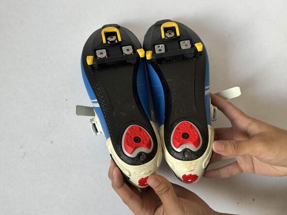 Sidi Bike Shoe Cleat and Heel Plate Replacement: crwdns2935265:00crwdnd2935265:01crwdnd2935265:02crwdne2935265:0