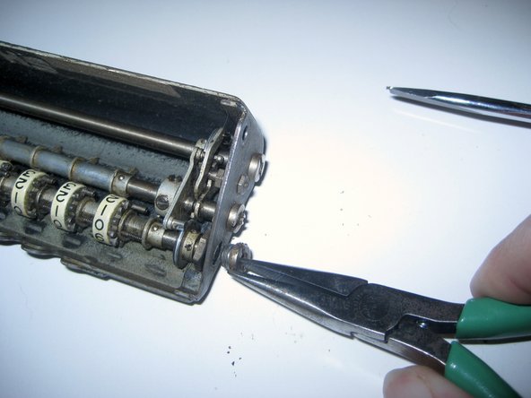 Disassembling a Monroe LA-160 calculator: crwdns2935265:016crwdnd2935265:02crwdnd2935265:02crwdne2935265:0