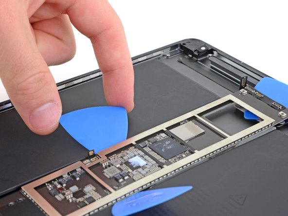 iPad Air 3 Logic Board Replacement: crwdns2935265:044crwdnd2935265:02crwdnd2935265:02crwdne2935265:0