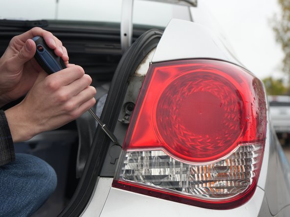 2014 Chevy Cruze Taillight Bulb Replacement: crwdns2935265:05crwdnd2935265:02crwdnd2935265:03crwdne2935265:0