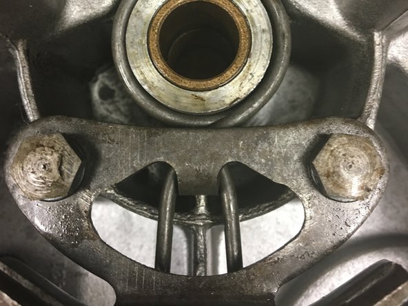 AJS/Matchless Lightweight Gearbox Overhaul, Replace gearchange seal and springs: crwdns2935265:026crwdnd2935265:02crwdnd2935265:03crwdne2935265:0