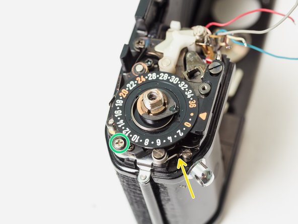 Pentax ME Super Shutter Service, Remove frame counter assembly: crwdns2935265:021crwdnd2935265:02crwdnd2935265:03crwdne2935265:0