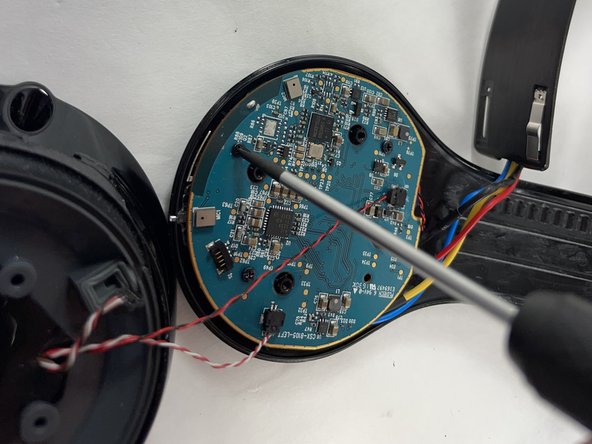 Beats Studio 2 Wireless Bluetooth Board Replacement: crwdns2935265:013crwdnd2935265:02crwdnd2935265:02crwdne2935265:0