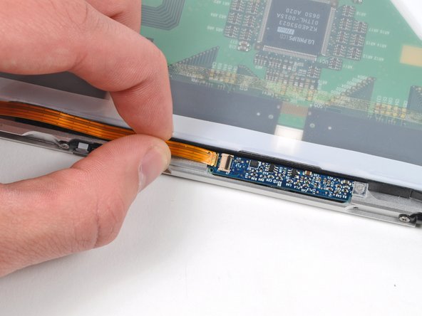 MacBook Pro 17" Models A1151 A1212 A1229 and A1261 Left Clutch Hinge Replacement: crwdns2935265:034crwdnd2935265:02crwdnd2935265:02crwdne2935265:0