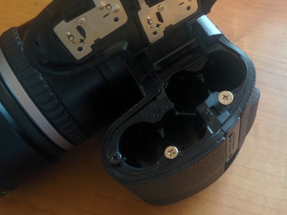 Fujifilm FinePix S5000 Battery Compartment Repair, Finding the Perfect Screws: crwdns2935265:03crwdnd2935265:03crwdnd2935265:03crwdne2935265:0