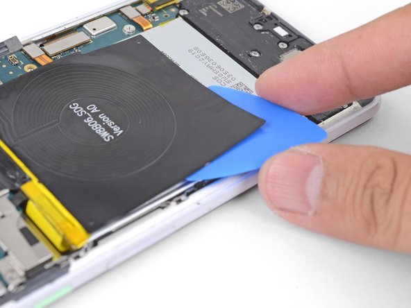 Google Pixel 3 XL Screen Assembly Replacement, Slice through the coil adhesive: crwdns2935265:052crwdnd2935265:02crwdnd2935265:03crwdne2935265:0