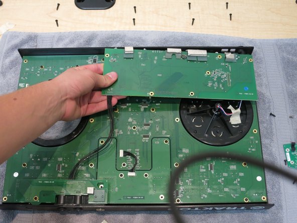 Native Instruments Traktor Kontrol S2 MK1: Disassembly and Jog Wheel Replacement: crwdns2935265:015crwdnd2935265:02crwdnd2935265:03crwdne2935265:0