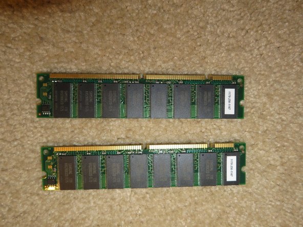 Power Macintosh G3 Blue and White RAM Replacement: 3 단계, 이미지 2개 중 2개