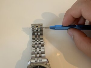 Victorinox Swiss Army Men's Watch Battery Replacement - iFixit