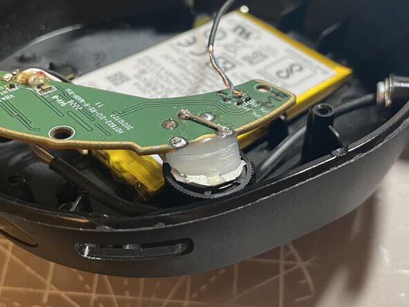 SteelSeries Arctis 7 2019 Edition Wireless CharMix Dial Potentiometer Replacement, Add hot glue in-between the potentiometer and the PCB: crwdns2935265:010crwdnd2935265:02crwdnd2935265:02crwdne2935265:0