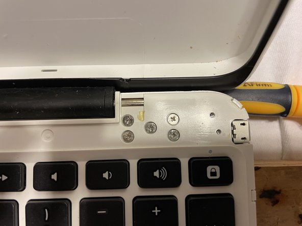 iPad ClamCase Battery Replacement: passo 4, immagine 2 di 3