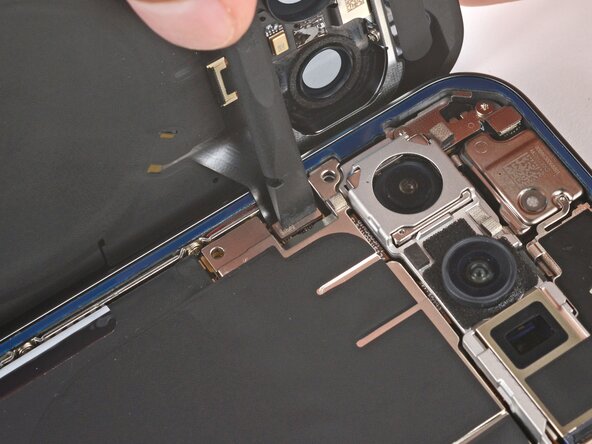 Google Pixel 10 Vibration Motor Replacement, Connect the back glass cable: 49 단계, 이미지 2개 중 2개