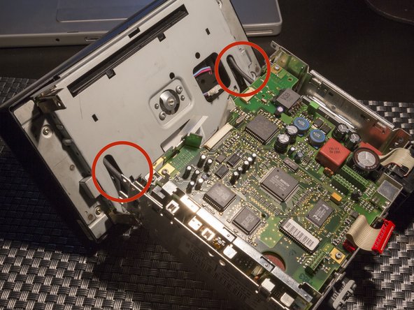 Disassembling Audi Navigation Plus unit: step 15, image 2 of 3