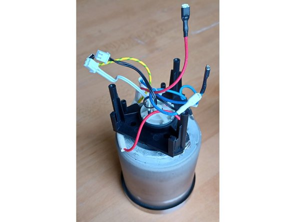 Anko Milk Frother SB-0802C1 Teardown, Slide the milk container out of the shell: crwdns2935265:03crwdnd2935265:02crwdnd2935265:02crwdne2935265:0